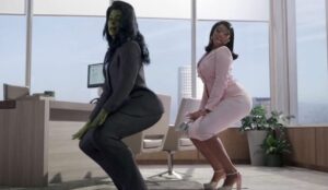 She-Hulk e Megan Thee dançando