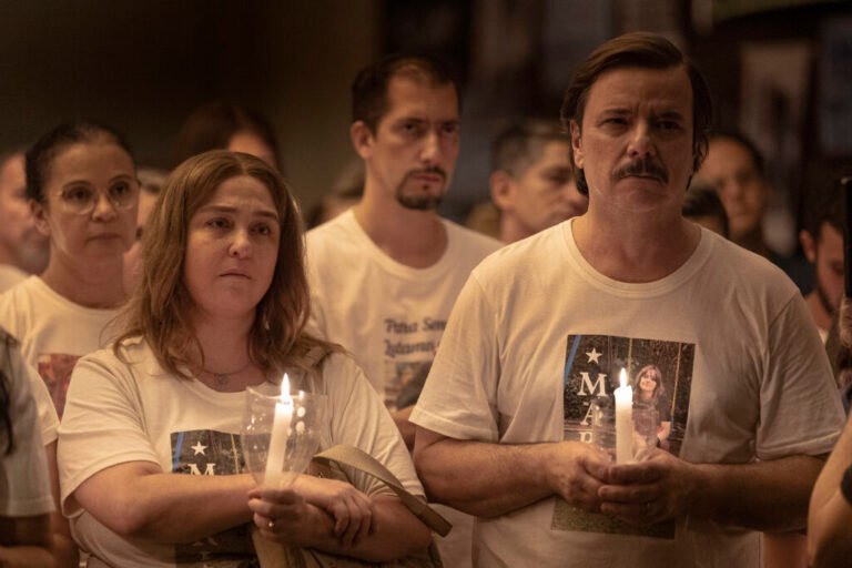 Todo dia a mesma noite Arrebatadora minissérie sobre o incêndio na Boate Kiss