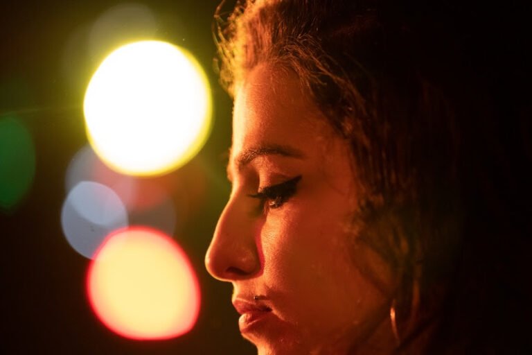 BACK TO BLACK: UNIVERSAL PICTURES DIVULGA PRIMEIRO TRAILER DE CINEBIOGRAFIA DE AMY WINEHOUSE
