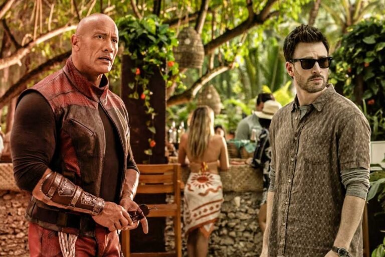 Dwayne Johnson e Chris Evans procuram pelo Papai Noel no trailer “Operação Natal”